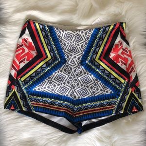 Printed high-waisted shorts